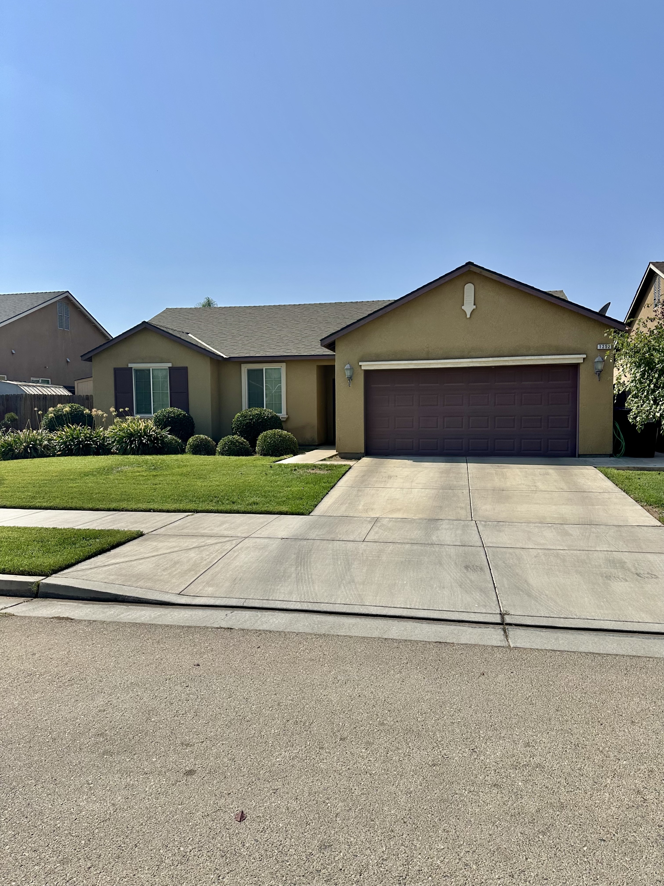 1252 Veronica Avenue