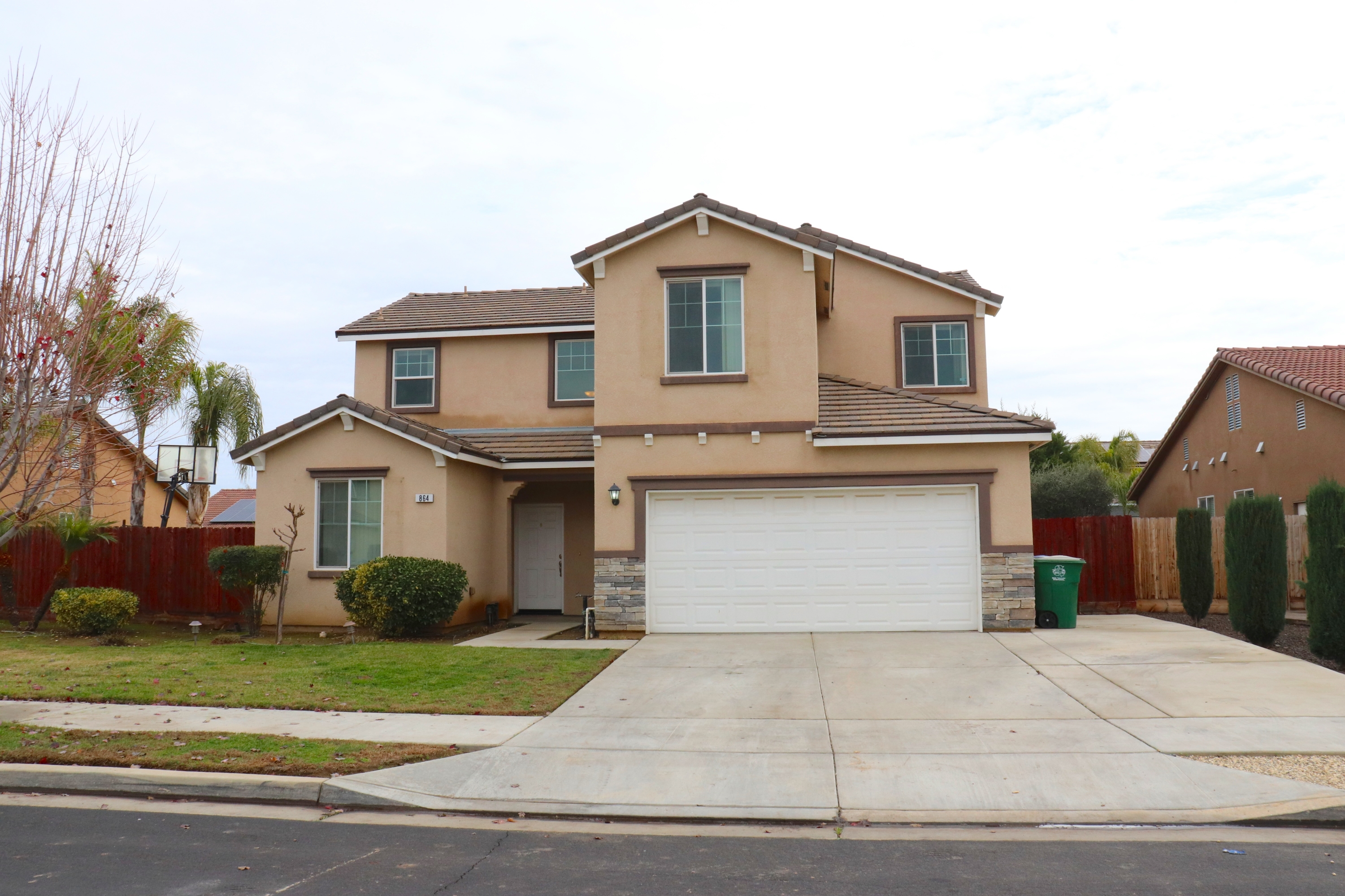 864 Pinewood Avenue